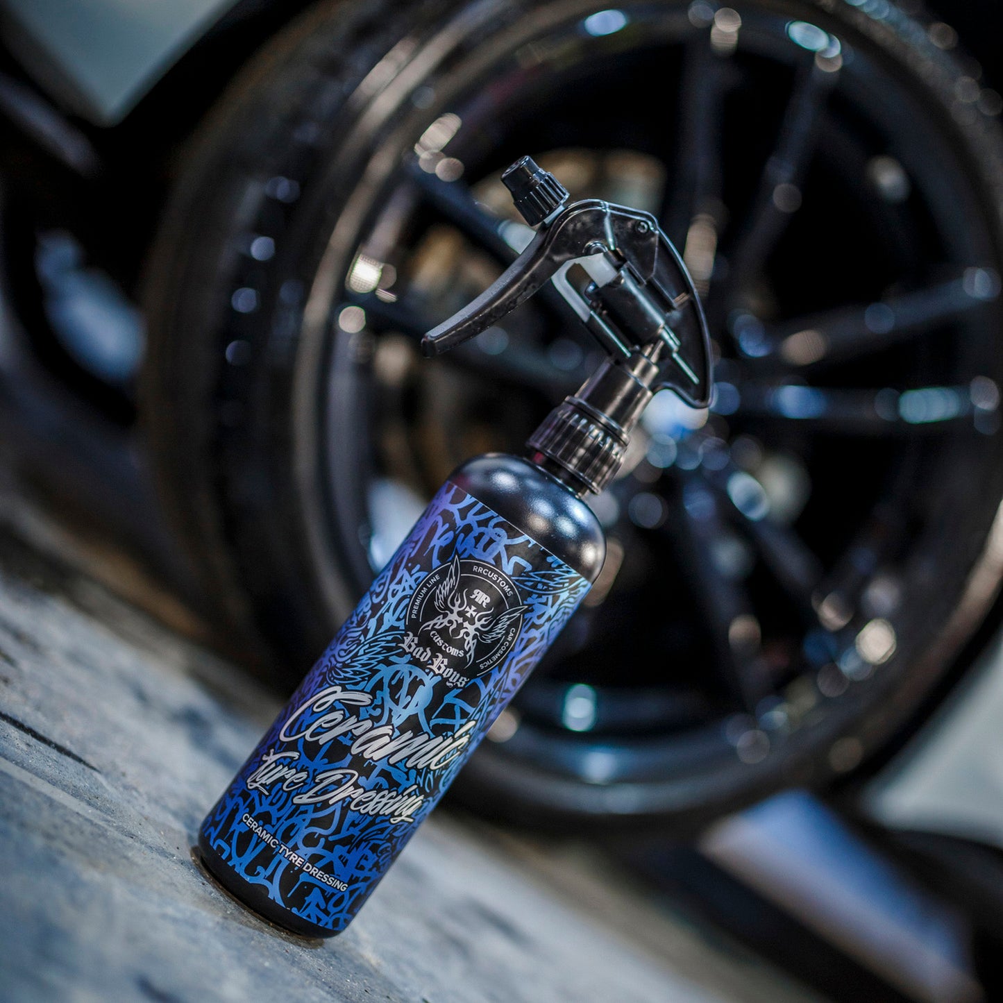 Dressing ceramic cu SiO₂ pentru protecția anvelopelor – RRCustoms BadBoys Ceramic Tyre Dressing 150 ml