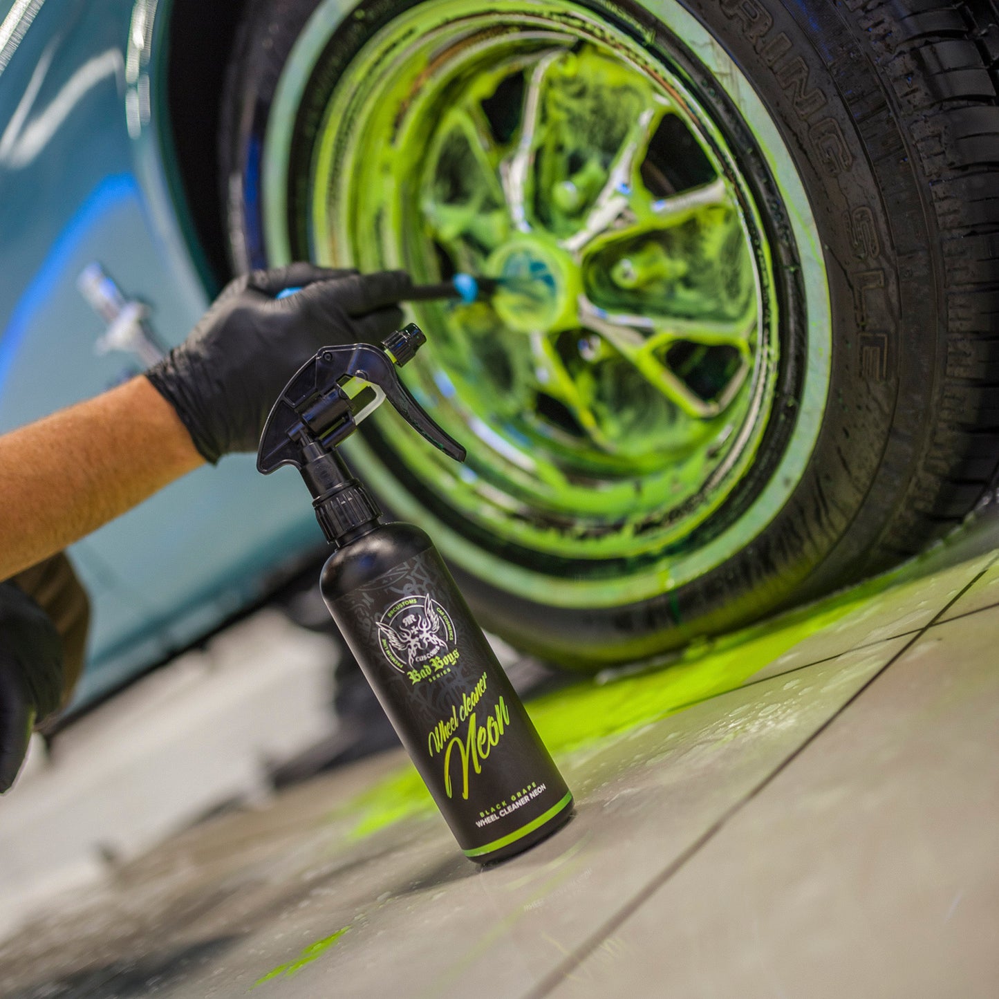 Soluție pentru curățarea jantelor cu efect verde neon – Bad Boys Wheel Cleaner Neon, 150 ml