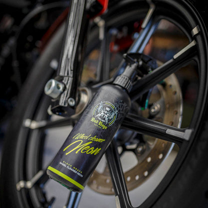 Soluție pentru curățarea jantelor cu efect verde neon – Bad Boys Wheel Cleaner Neon, 150 ml