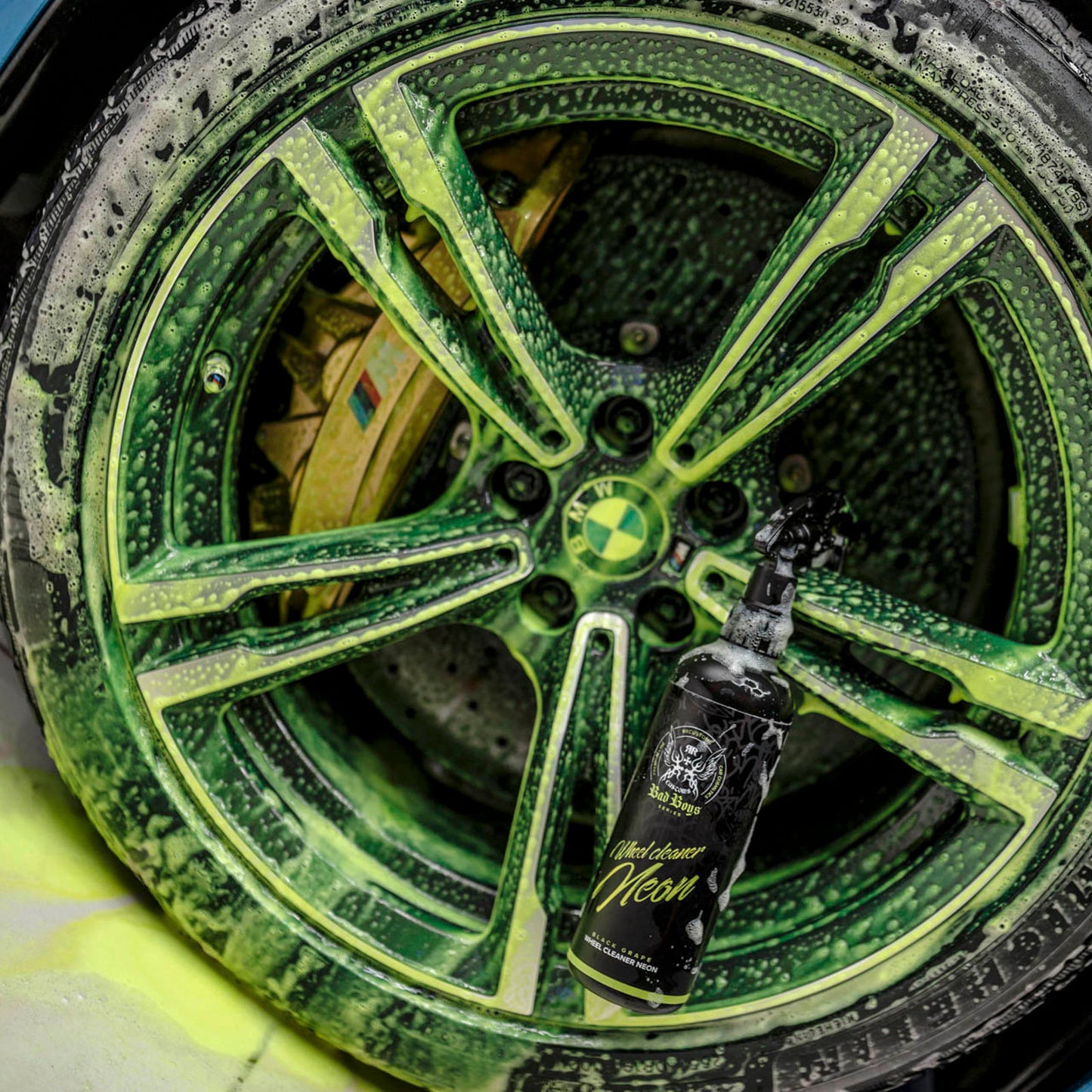 Solutie curatare jante cu efect verde neon, BadBoys Wheel Cleaner Neon 500ml