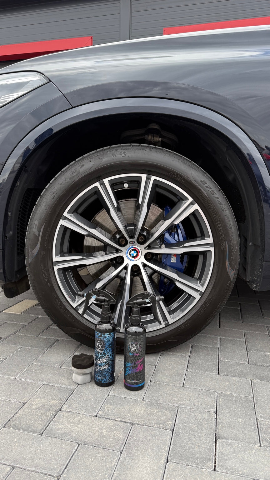 După îngrijirea roților – jantă curată și anvelopă finisată, alături de Wheel Cleaner Bleeding, Ceramic Tyre Dressing și aplicatorul GTools