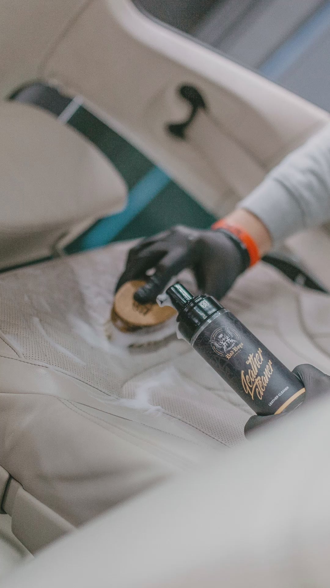 Soluție pentru curățarea tapițeriei din piele – Bad Boys Leather Cleaner, 1 L